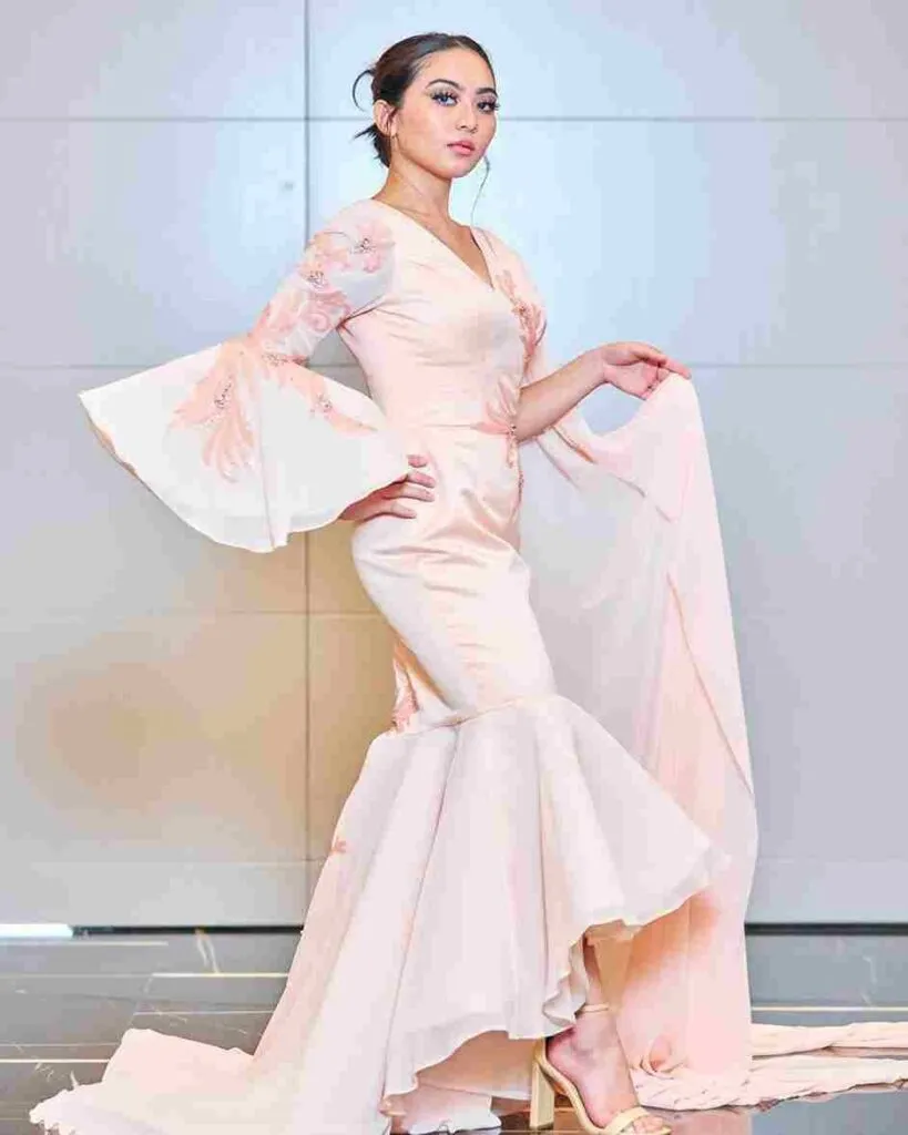 biography of alyssa quinn model girl