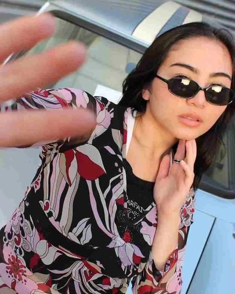 biography of alyssa quinn model girl